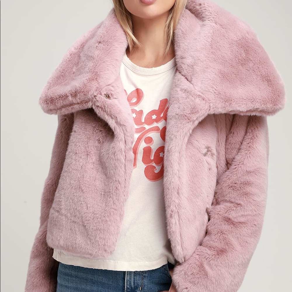 pink faux fur cropped jacket 💖